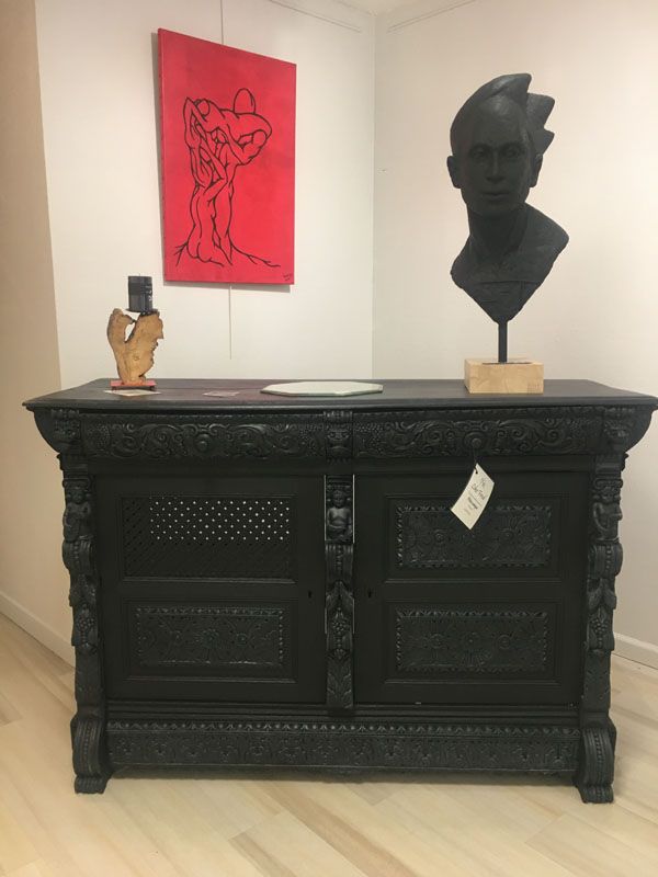 Meuble ancien restauré avec peinture effet matière